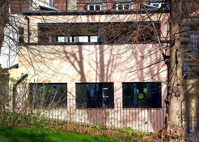 Large Family, City Centre Coach House